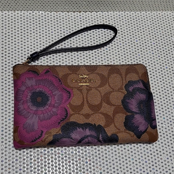 BNWT Authentic Coach Wristlet 💜 - Picture 1 of 4